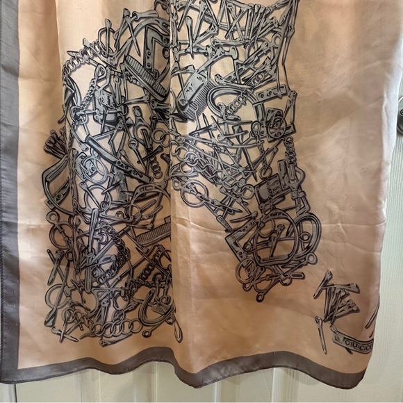 Gucci Horse Pink Silk Scarf with Gucci Designer Box - Picture 6 of 13